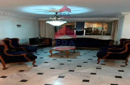 شقة - 3 غرف نوم - 2 حمامات للايجار في شارع حسن عاصم - الزمالك - القاهرة