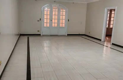 شقة - 3 غرف نوم - 2 حمامات للايجار في شارع الشويفات - الحي الاول - التجمع الخامس - مدينة القاهرة الجديدة - القاهرة