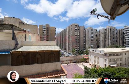 شقة - 4 غرف نوم - 2 حمامات للبيع في شارع رشدي - رشدي - حي شرق - الاسكندرية