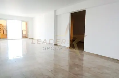 شقة - 3 غرف نوم - 3 حمامات للايجار في سموحة - حي شرق - الاسكندرية