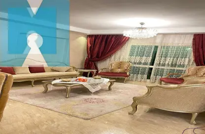 شقة - 3 غرف نوم - 2 حمامات للايجار في شارع امين الرافعي - الدقي - الجيزة