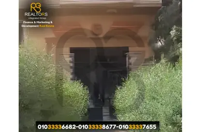 بناية كاملة - 8 غرف نوم - 8 حمامات للبيع في المحور المركزي - الحي الخامس - مدينة 6 أكتوبر - الجيزة