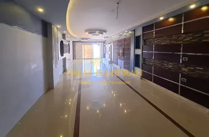 شقة - 3 غرف نوم - 1 حمام للبيع في طريق الجيش - كامب شيزار - حي وسط - الاسكندرية