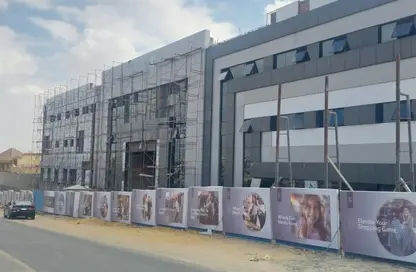 محل تجاري - استوديو - 4 حمامات للبيع في لايف فيو - كمبوندات الشروق - مدينة الشروق - القاهرة