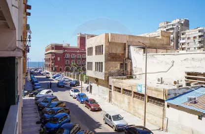 Apartment - 4 Bedrooms - 1 Bathroom for sale in Herowdot St. - El Shatby - Hay Wasat - Alexandria