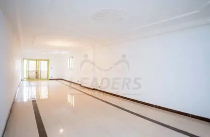 شقة - 3 غرف نوم - 3 حمامات للبيع في شارع رسمى باشا - جليم - حي شرق - الاسكندرية