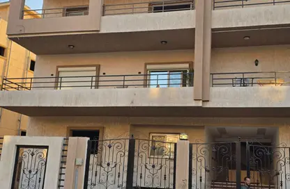 شقة - 4 غرف نوم - 3 حمامات للبيع في حي النادي - مدينة الشروق - القاهرة