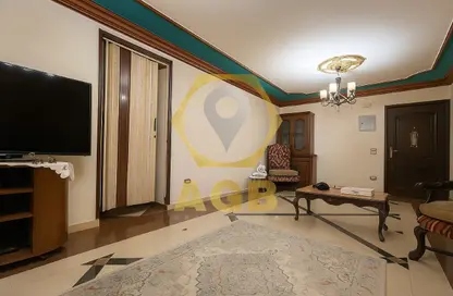 شقة - 3 غرف نوم - 1 حمام للبيع في شارع عبد الرحمن رشدي - ميدان سانت فاطيما - النزهة - القاهرة