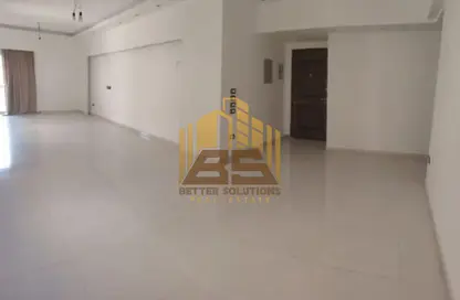 شقة - 4 غرف نوم - 2 حمامات للبيع في شارع الجامعة - الحي التاسع - مدينة العبور - القليوبية
