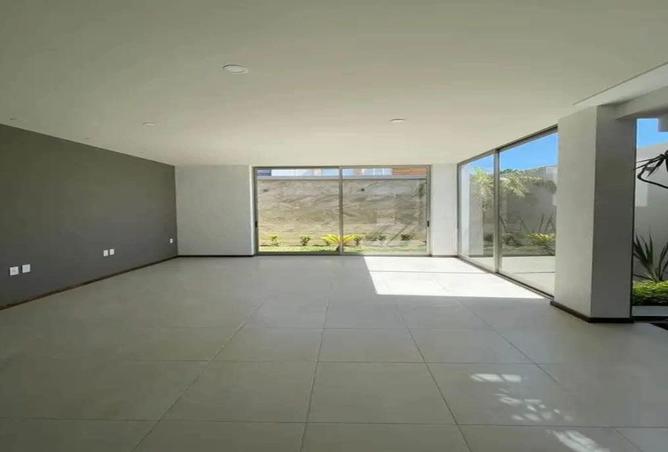 8210121 - Property Image 2