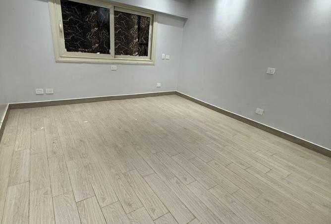 8215000 - Property Image 3