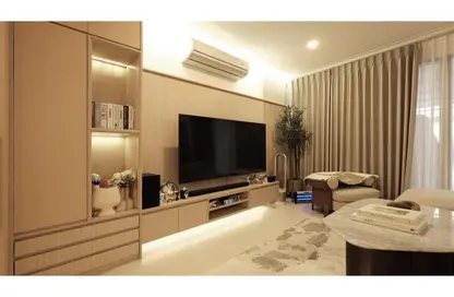 Apartment - 4 Bedrooms - 5 Bathrooms for sale in Nile St. - Dokki - Giza
