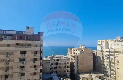 شقة - 3 غرف نوم - 2 حمامات للايجار في كامب شيزار - حي وسط - الاسكندرية