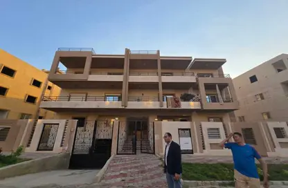 Apartment - 4 Bedrooms - 4 Bathrooms for sale in 4th Neighborhood - 4th District West - Shorouk City - Cairo