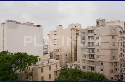 شقة - 3 غرف نوم - 2 حمامات للبيع في شارع احمد كمال - رشدي - حي شرق - الاسكندرية