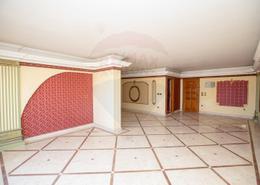 شقة - 3 غرف نوم for للبيع in شارع شعراوي - لوران - حي شرق - الاسكندرية