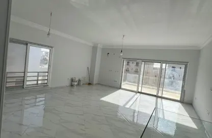 Penthouse - 4 Bedrooms - 4 Bathrooms for sale in Hyde Park - New Cairo City - Cairo