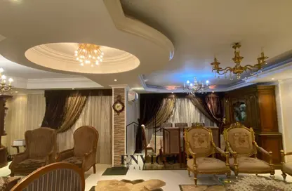 شقة - 3 غرف نوم - 2 حمامات للبيع في شارع احمد ابو العلا - المنطقة الثامنة - مدينة نصر - القاهرة