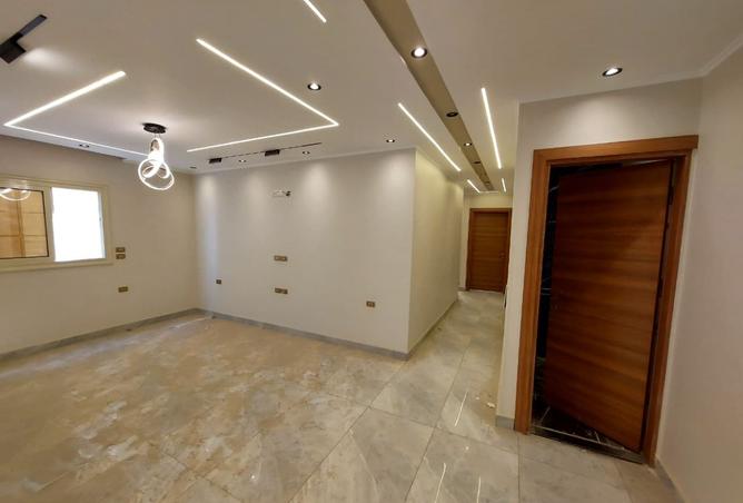 8193060 - Property Image 3