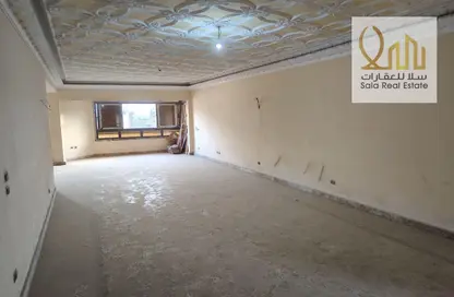 شقة - 4 غرف نوم - 3 حمامات للبيع في شارع المساحه - الدقي - الجيزة
