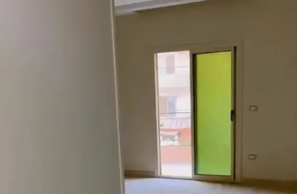 شقة - 3 غرف نوم - 2 حمامات للايجار في شارع الجزيرة - المستثمرين الجنوبية - مدينة القاهرة الجديدة - القاهرة