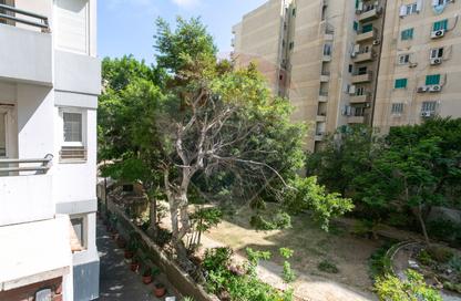 شقة - 4 غرف نوم - 3 حمامات للايجار في سابا باشا - حي شرق - الاسكندرية