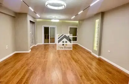 شقة - 4 غرف نوم - 2 حمامات للبيع في حى اسكان الجامعه الامريكية - كمبوندات التجمع الخامس - التجمع الخامس - مدينة القاهرة الجديدة - القاهرة