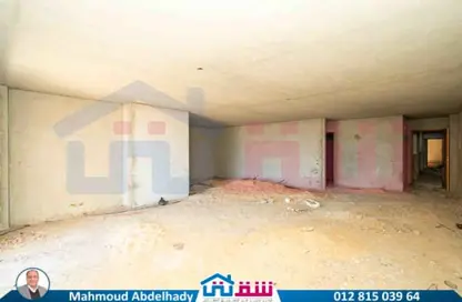 شقة - 4 غرف نوم - 3 حمامات للبيع في زيزينيا - حي شرق - الاسكندرية
