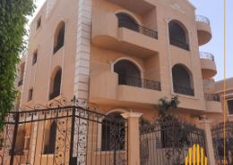 فيلا - 8 غرف نوم - 8 حمامات for للبيع in شارع الغنام - غرب سوميد - مدينة 6 أكتوبر - الجيزة