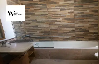 Apartment - 4 Bedrooms - 2 Bathrooms for sale in Uptown Cairo Road - Al Abageyah - El Khalifa - Cairo
