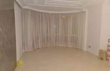 Apartment - 3 Bedrooms - 3 Bathrooms for rent in Area D - Ganoob El Acadimia - New Cairo City - Cairo