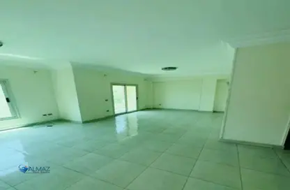شقة - 3 غرف نوم - 2 حمامات للايجار في شارع الجزيرة - المستثمرين الجنوبية - مدينة القاهرة الجديدة - القاهرة