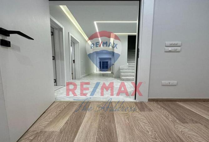 8303538 - Property Image 2