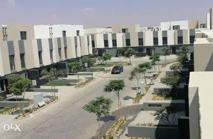 شقة - 2 غرف نوم - 2 حمامات للبيع في كمبوند البروج - كمبوندات الشروق - مدينة الشروق - القاهرة