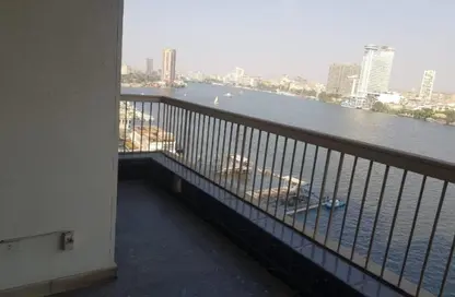 شقة - 4 غرف نوم - 5 حمامات للايجار في شارع النيل - الدقي - الجيزة