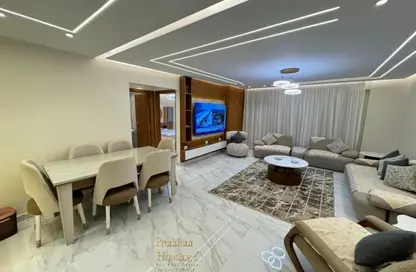 شقة - 2 غرف نوم - 3 حمامات للايجار في شارع شهاب - المهندسين - الجيزة