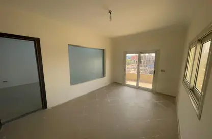 Co-Working Space - Studio - 2 Bathrooms for rent in Ganoob El Acadimia - New Cairo City - Cairo