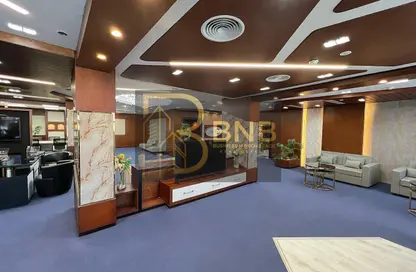 طابق كامل - استوديو - 5 حمامات للايجار في شارع التسعين - التجمع الخامس - مدينة القاهرة الجديدة - القاهرة