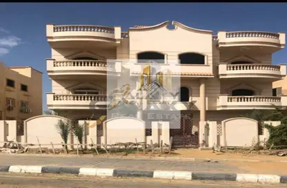 فيلا - 8 غرف نوم - 8 حمامات للبيع في المجاورة الاولي - المنطقة الثالثة - مدينة الشروق - القاهرة