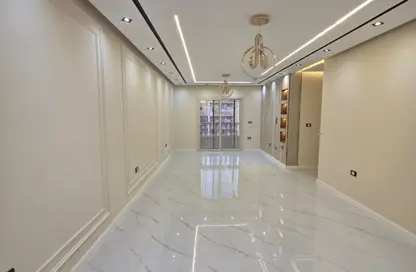 Apartment - 3 Bedrooms - 2 Bathrooms for sale in Gate 4 - Mena - Hadayek El Ahram - Giza