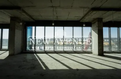 محل - استوديو - 1 حمام للبيع في جولدن جيت - شارع التسعين الجنوبي - التجمع الخامس - مدينة القاهرة الجديدة - القاهرة