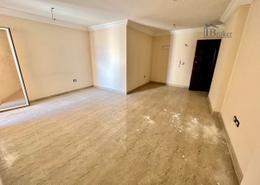 Apartment - 3 bedrooms - 1 bathroom for للايجار in Al Fath St. - Janaklees - Hay Sharq - Alexandria