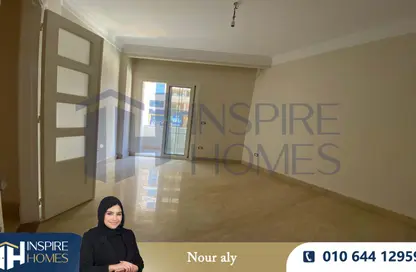 Apartment - 3 Bedrooms - 2 Bathrooms for rent in Roushdy St. - Roushdy - Hay Sharq - Alexandria