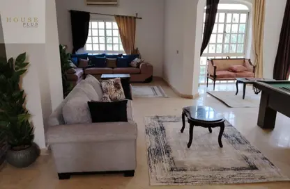 فيلا - 5 غرف نوم - 4 حمامات للايجار في طريق بيفرلي هيلز - الحي السابع عشر - الشيخ زايد - الجيزة