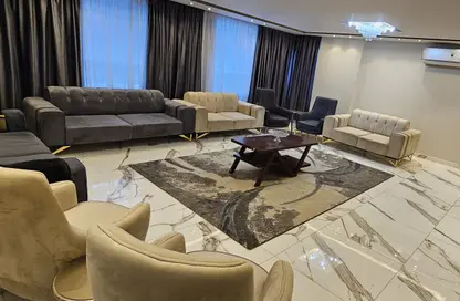 شقة - 3 غرف نوم - 3 حمامات للايجار في شارع المساحه - الدقي - الجيزة