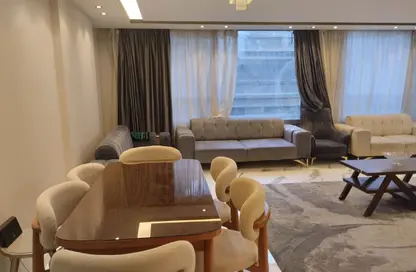 شقة - 3 غرف نوم - 3 حمامات للايجار في شارع المساحه - الدقي - الجيزة