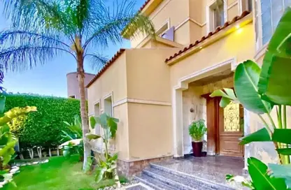 Villa - 5 Bedrooms - 4 Bathrooms for sale in Etapa - Sheikh Zayed Compounds - Sheikh Zayed City - Giza