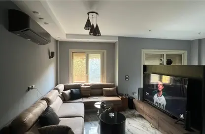 Apartment - 2 Bedrooms - 2 Bathrooms for sale in Stone Residence - 5th Settlement Compounds - The 5th Settlement - New Cairo City - Cairo