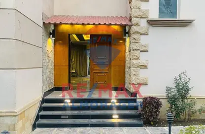 Villa - 5 Bedrooms - 4 Bathrooms for sale in Royal City - Sheikh Zayed Compounds - Sheikh Zayed City - Giza