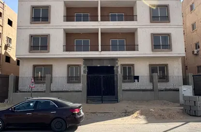 Apartment - 3 Bedrooms - 3 Bathrooms for sale in 4th Neighborhood - 1st Area - Shorouk City - Cairo